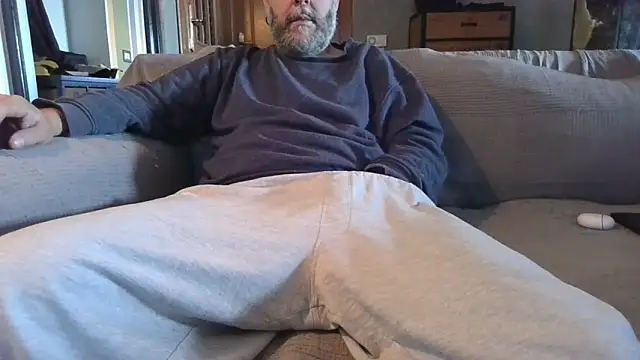 Snapshot of naked_bear chatting on October 2025 08:15:02 AM naked bear online show from October 2025 08:15:02 AM