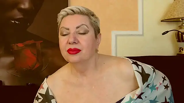 Snapshot of LadyPosh chatting on February 2025 09:42:01 PM LadyPosh online show from February 2025 09:42:01 PM