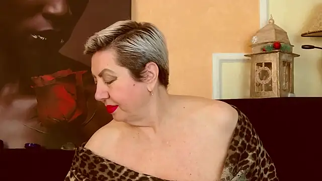 LadyPosh online show from April 2026 09:05:01 PM