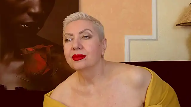 Snapshot of LadyPosh chatting on October 2025 09:37:01 PM LadyPosh online show from October 2025 09:37:01 PM