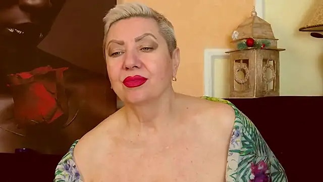 Snapshot of LadyPosh chatting on December 2025 11:10:01 PM LadyPosh online show from December 2025 11:10:01 PM