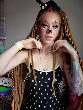 Snapshot of LucidLucy chatting on November 2025 03:28:02 PM LucidLucy online show from November 2025 03:28:02 PM