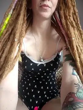 Snapshot of LucidLucy chatting on November 2025 04:07:01 PM LucidLucy online show from November 2025 04:07:01 PM