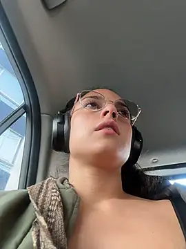 Snapshot of afroditaP_ chatting on October 2025 09:47:01 PM afroditaP online show from October 2025 09:47:01 PM