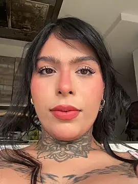 curvyliciousss online show from November 2025 01:22:01 PM