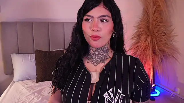 curvyliciousss online show from December 2025 05:44:01 PM