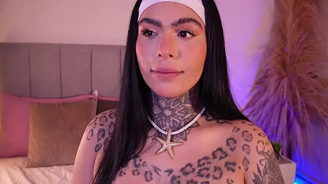 curvyliciousss online show from December 2025 05:03:01 PM