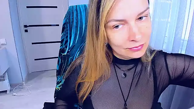 Snapshot of AlexiaDarren chatting on May 2026 08:29:01 AM AlexiaDarren online show from May 2026 08:29:01 AM