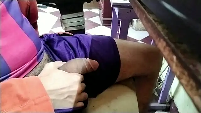 growing20yo online show from November 2025 12:44:01 AM