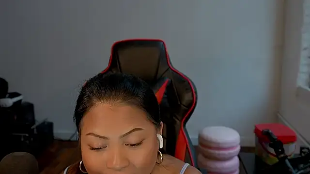 Bubbleliyah online show from April 2026 08:57:02 PM