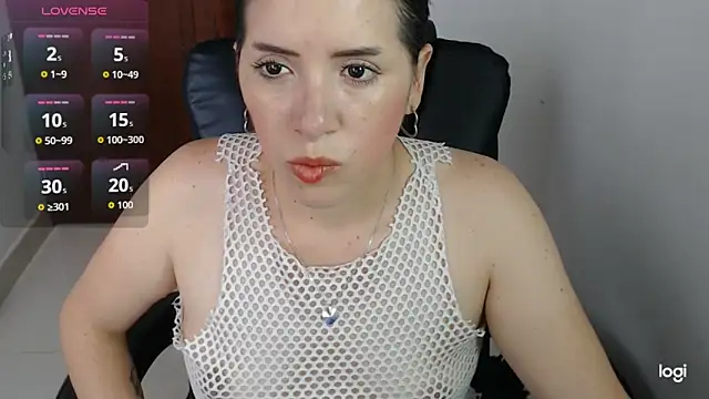 Snapshot of spicey_latina chatting on April 2026 05:25:02 PM spicey latina online show from April 2026 05:25:02 PM