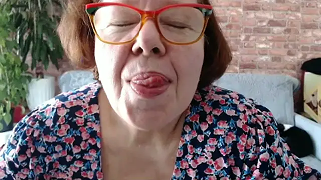Adelewildx online show from April 2026 10:33:01 AM