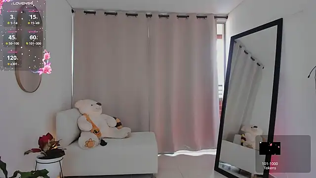 Snapshot of roxie_gates_ chatting on October 2025 08:05:01 PM roxie gates online show from October 2025 08:05:01 PM