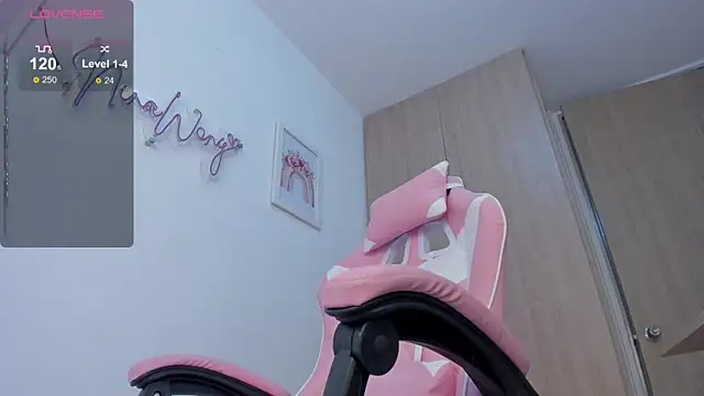 NinaWong online show from September 2025 08:25:02 PM