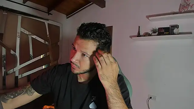 Snapshot of mister_miike chatting on February 2025 03:08:01 AM mister miike online show from February 2025 03:08:01 AM