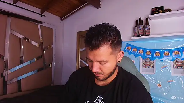 Snapshot of mister_miike chatting on September 2025 03:12:02 AM mister miike online show from September 2025 03:12:02 AM
