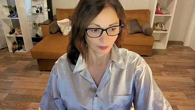 CaringSophie online show from November 2025 11:03:02 AM