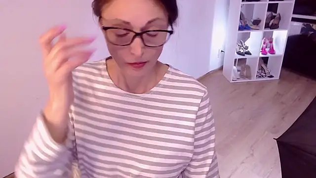 Snapshot of CaringSophie chatting on February 2025 02:05:01 PM CaringSophie online show from February 2025 02:05:01 PM