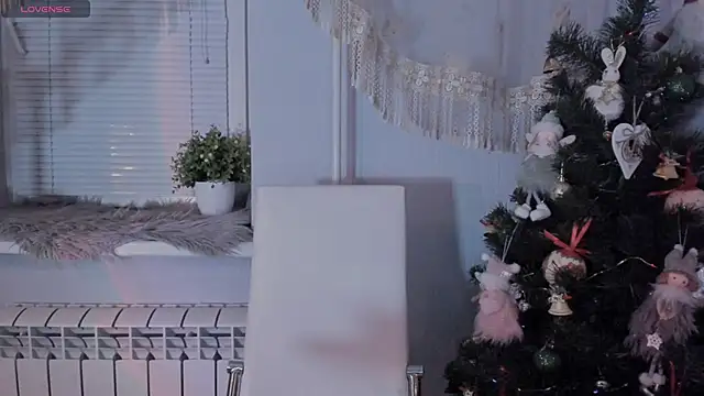 Snapshot of Eva_Shameless chatting on December 2024 06:17:02 PM Eva Shameless online show from December 2024 06:17:02 PM
