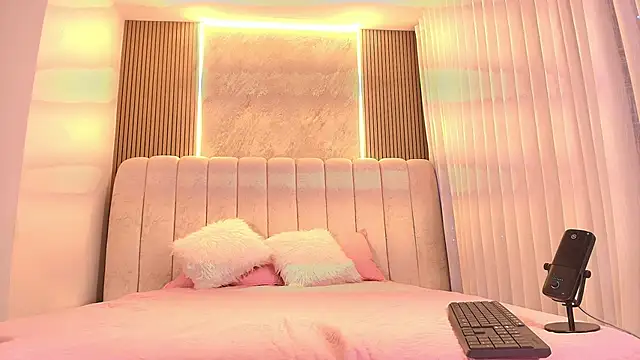 emyli sw  online show from February 2026 03:07:02 AM