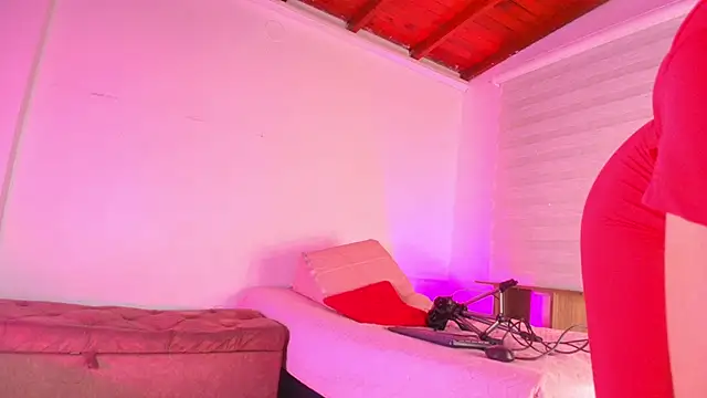 Snapshot of emyli_sw_ chatting on September 2025 03:11:01 AM emyli sw online show from September 2025 03:11:01 AM