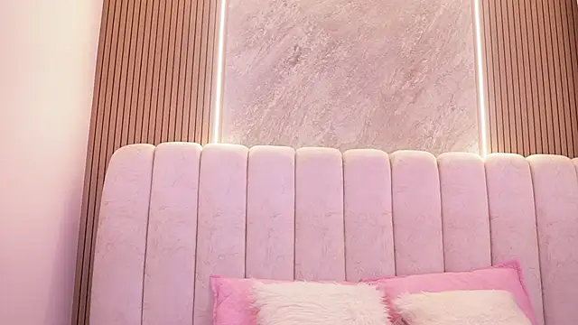 emyli sw  online show from December 2025 03:20:02 AM