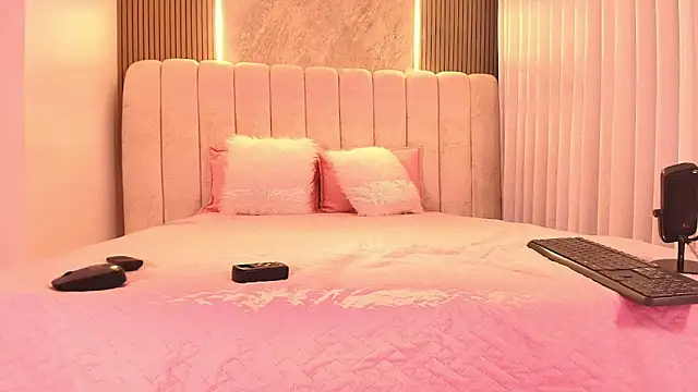 emyli sw  online show from February 2026 03:06:01 AM