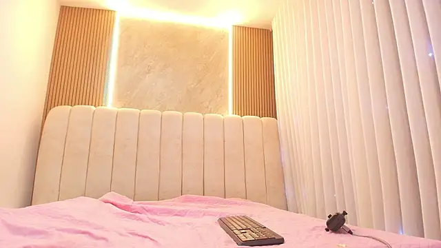 emyli sw  online show from April 2026 03:08:01 AM