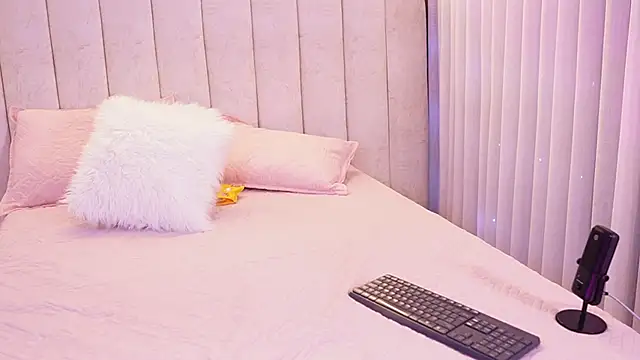 Snapshot of emyli_sw_ chatting on December 2025 03:12:02 AM emyli sw online show from December 2025 03:12:02 AM