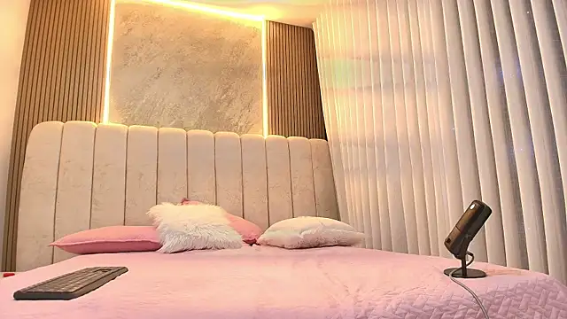 emyli sw  online show from February 2026 03:07:02 AM