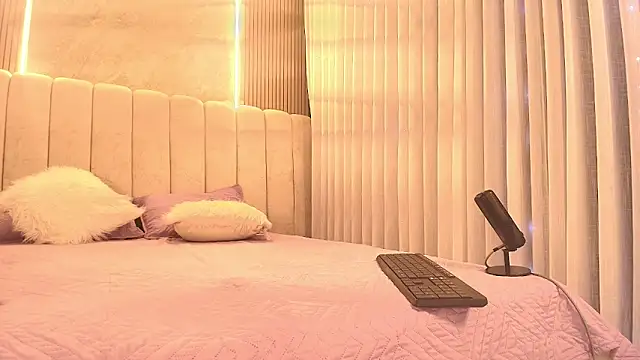 emyli sw  online show from February 2026 03:12:02 AM