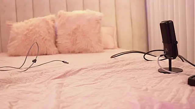 Snapshot of emyli_sw_ chatting on November 2025 03:07:01 AM emyli sw online show from November 2025 03:07:01 AM