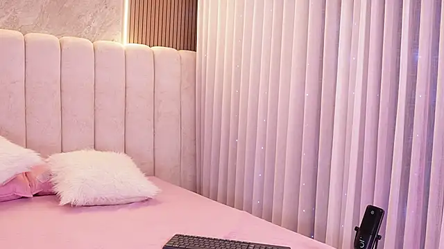 emyli sw  online show from February 2026 03:07:01 AM