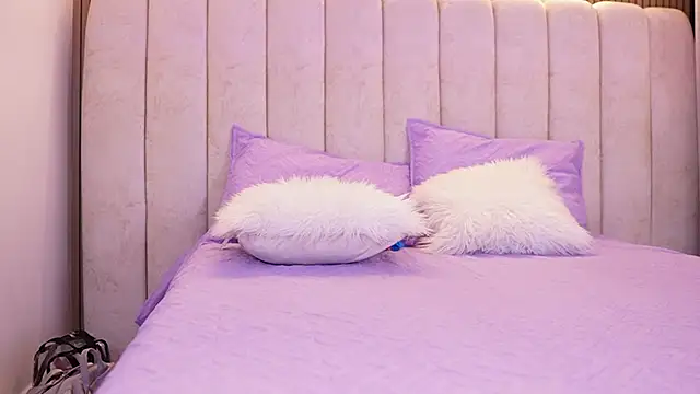 emyli sw  online show from December 2025 03:17:01 AM