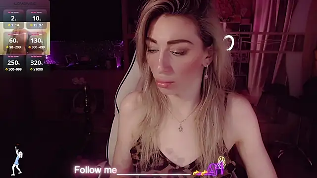 Snapshot of AnnieGOld_ chatting on April 2026 05:32:02 PM AnnieGOld online show from April 2026 05:32:02 PM
