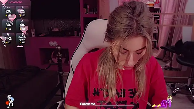 Snapshot of AnnieGOld_ chatting on March 2026 07:15:01 AM AnnieGOld online show from March 2026 07:15:01 AM