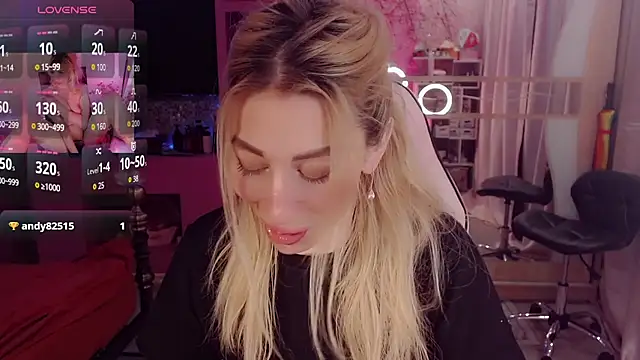 Snapshot of AnnieGOld_ chatting on November 2025 08:09:02 PM AnnieGOld online show from November 2025 08:09:02 PM