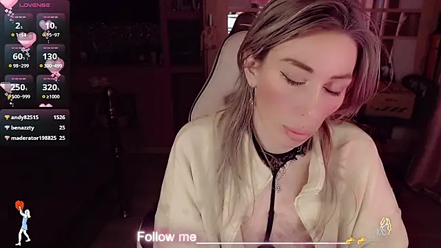 Snapshot of AnnieGOld_ chatting on February 2026 07:51:02 AM AnnieGOld online show from February 2026 07:51:02 AM