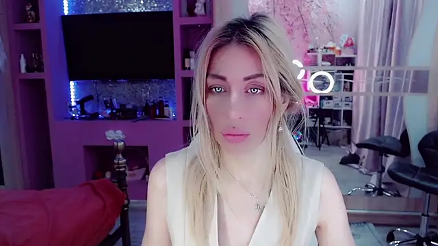 Snapshot of AnnieGOld_ chatting on December 2025 02:39:02 AM AnnieGOld online show from December 2025 02:39:02 AM