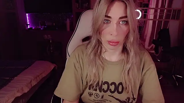 AnnieGOld  online show from March 2026 07:51:01 PM