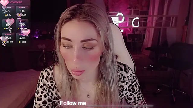 AnnieGOld  online show from March 2026 11:28:01 PM