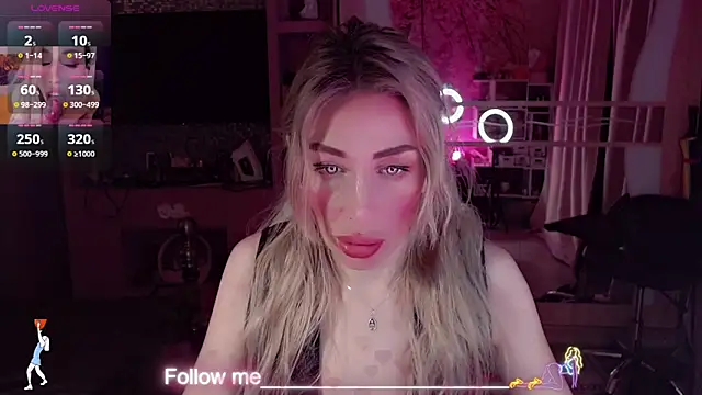 AnnieGOld  online show from April 2026 10:57:02 PM