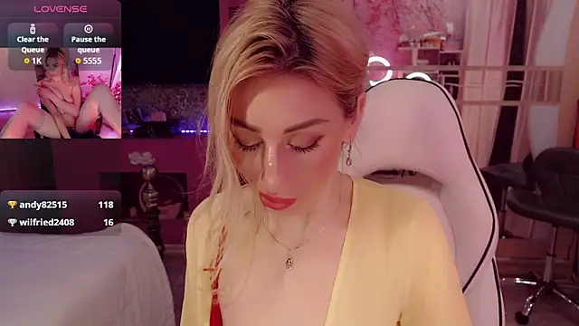 Snapshot of AnnieGOld_ chatting on November 2025 06:44:01 PM AnnieGOld online show from November 2025 06:44:01 PM