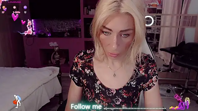 AnnieGOld  online show from July 2026 08:16:01 PM