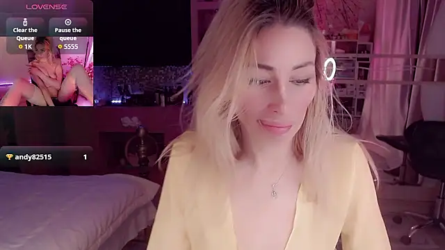 Snapshot of AnnieGOld_ chatting on January 2026 11:22:01 PM AnnieGOld online show from January 2026 11:22:01 PM