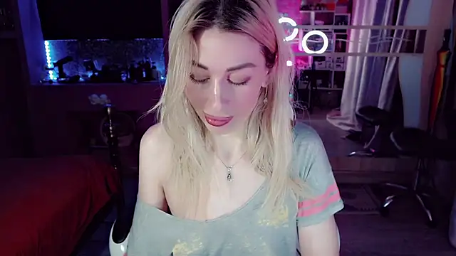 Snapshot of AnnieGOld_ chatting on December 2025 11:55:02 PM AnnieGOld online show from December 2025 11:55:02 PM