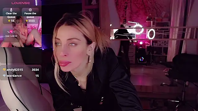 Snapshot of AnnieGOld_ chatting on January 2026 11:53:02 PM AnnieGOld online show from January 2026 11:53:02 PM