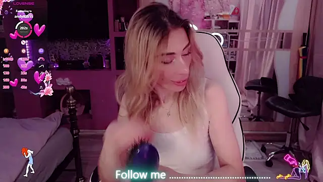 AnnieGOld  online show from July 2026 10:14:02 PM