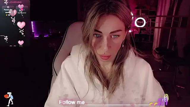 Snapshot of AnnieGOld_ chatting on February 2026 11:37:02 PM AnnieGOld online show from February 2026 11:37:02 PM