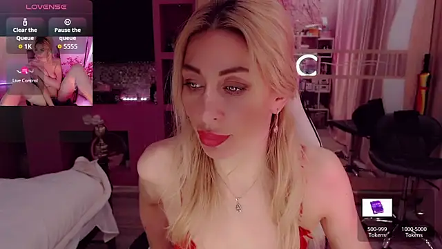 Snapshot of AnnieGOld_ chatting on November 2025 08:14:01 PM AnnieGOld online show from November 2025 08:14:01 PM